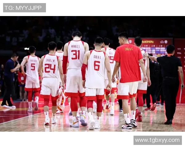 中国男篮逆袭意大利队以五分优势获胜展现强大实力与团队合作精神