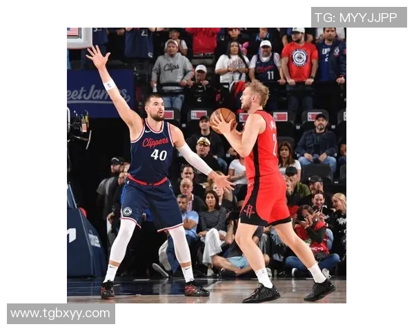 2015年NBA季后赛火箭与快船第三场激战回顾与精彩瞬间分析